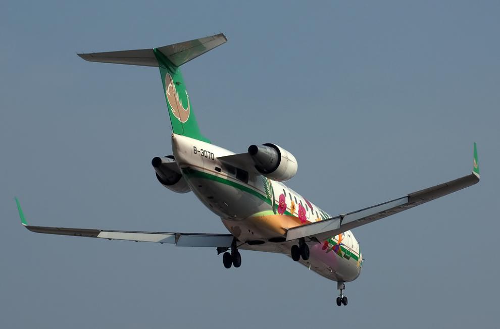 云南航空客机庞巴迪crj-200er飞机模型合金b-3070成品