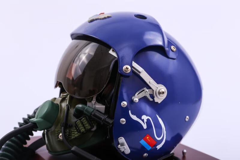 中国飞行员头盔模型12八一战斗机合金小头盔摆件军事模型纪念品金色