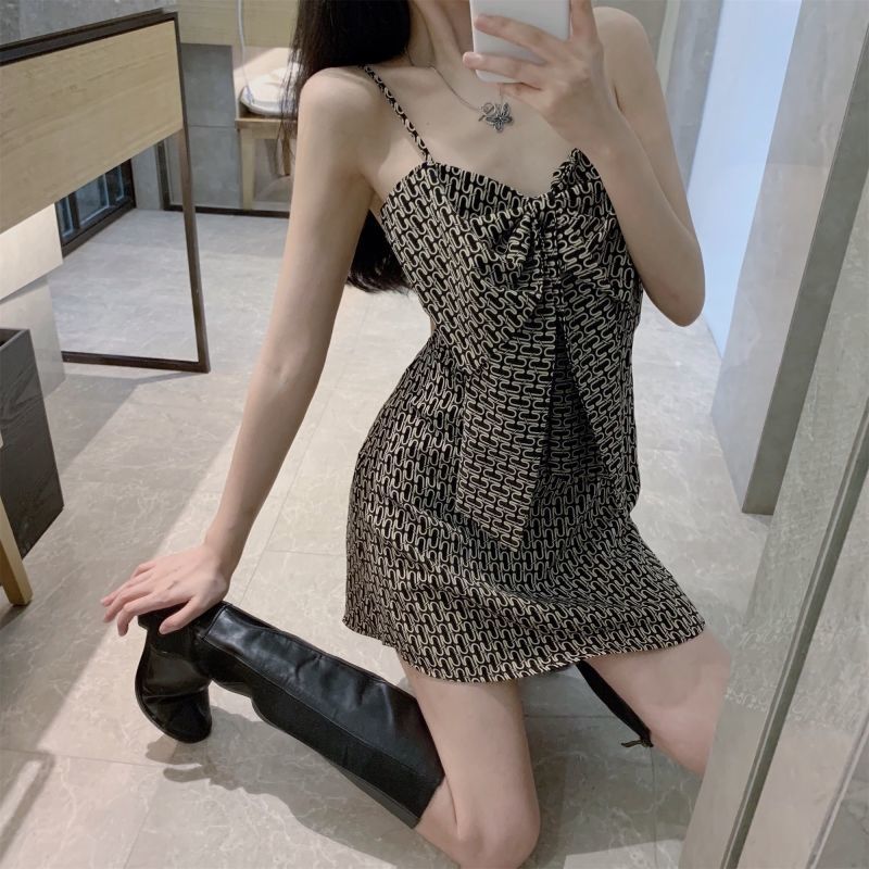 美斯馨连衣裙女蝴蝶结v领吊带裙女性感收腰a字裙子潮夏季短款网红气质