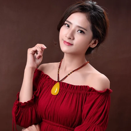 Auchini Beeswax Pendant Amber Chicken Oil Yellow Full Honey Water Drop Pendant 3-5g Men and Women Models M080106001 Auchini Beeswax Pendant Amber Chicken Oil Yellow Full Honey Water Drop Pendant 3-5g Men and Women Models M080106001