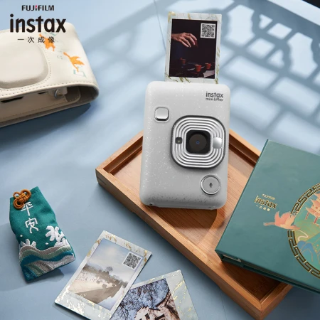 Fuji instax stand upright once imaging camera mini LiPlay quartz white read bosom friend gift box Fuji instax stand upright once imaging camera mini LiPlay quartz white read bosom friend gift box