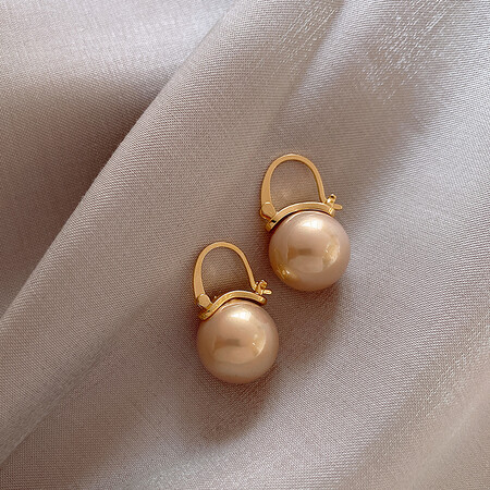Moon with people 2021 new trendy earrings female Korean simple and versatile French high-end earrings net red temperament earrings pearl earrings champagne gold Moon with people 2021 new trendy earrings female Korean simple and versatile French high-end earrings net red temperament earrings pearl earrings champagne gold