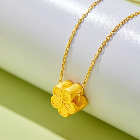 Xinwanfu Gold Pendant Women's Football Golden Small Peach Blossom Small Fresh Flower Pendant Gift for Girlfriend About 0.91g Xinwanfu Gold Pendant Women's Football Golden Small Peach Blossom Small Fresh Flower Pendant Gift for Girlfriend About 0.91g