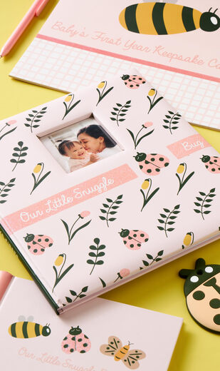 C.R. Gibson Our Little Snuggle Bug 婴儿纪念册 - 第一年里程碑,可爱的婴儿纪念品 C.R. Gibson Our Little Snuggle Bug 婴儿纪念册 - 第一年里程碑,可爱的婴儿纪念品