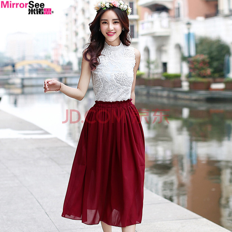 红色的无袖连衣裙配什么颜色外套?