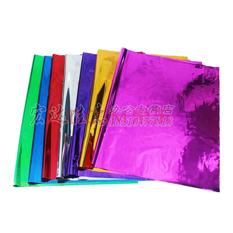 学生们把彩纸剪成五角星和_手工小制作