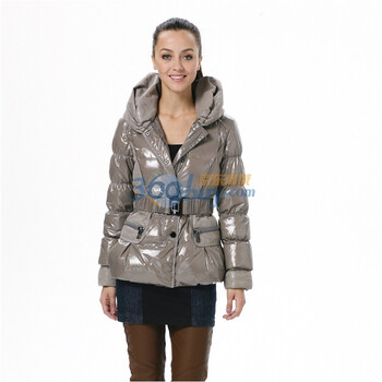 波司登 2011新款 羽绒服 女亮面大翻领时尚修身短款 BR2222 褐色 185/104A(XXXL)