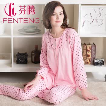 舒适睡衣下的性感熟女.1图片