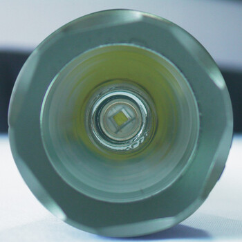 
                                        DNP 德普威  防身手电  家用手电 枪上手电 高亮度白光LED，多档光可选，频闪功能 浅灰色 1                