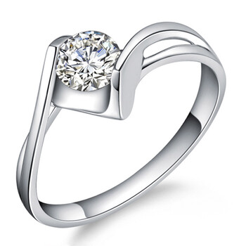 一搏千金 18K白金10分 天使之吻钻戒 约1.3克