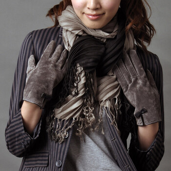 乐为围巾披肩两用女士秋冬天褶皱仿羊绒渐变超大高档丝巾时尚L09FC158 黑色