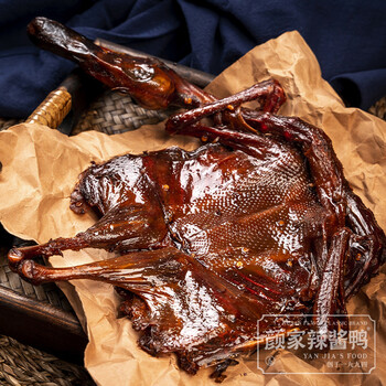 麻辣网红零食休闲小吃辣酱鸭湖南常德特产熟食腊味年货 颜小鸭200g *