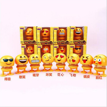 笑脸创意弹簧仔摆件网红抖音同款摇头公仔汽车摆件开心q仔表情包摆件