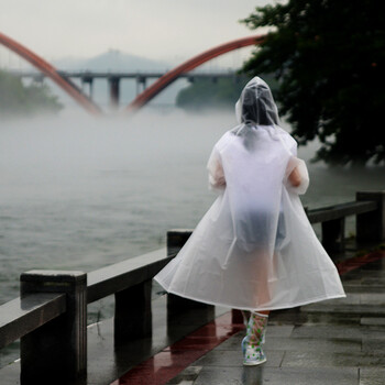 
                                        半透明时尚成人EVA长款雨衣雨披 带帽檐男女户外徒步旅游工作便携韩国时尚小清新 普通款-白色 L                