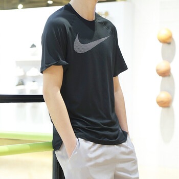 nike耐克男装2018夏季新款运动休闲吸湿排汗透气舒适短袖t恤905305
