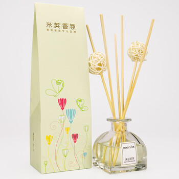 
                                        amojoy室内香薰房间香水 无火香薰精油套装40ml 藤条挥发香熏 卧室客厅持续扩香 雏菊 百合 110ml                