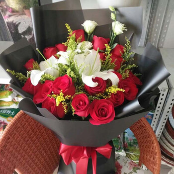 花尚鲜花同城速递 19朵红玫瑰香槟百合花混搭花束礼盒 花店送花上门