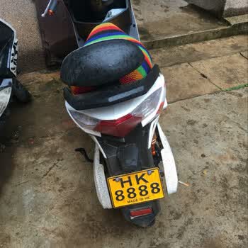 一口米摩托车车牌照搞笑个性车牌电动踏板车巧格车牌车牌装饰件鬼火