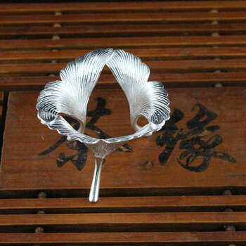 
                                        鑫龙运 茶漏托999银纯手工纯银茶漏托 手工雕刻银杏叶茶漏托 银茶漏 纯银 茶漏托 纯银支架                