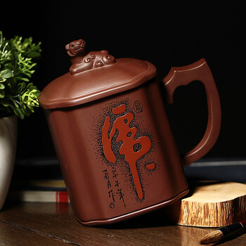 
                                        宜兴紫砂杯全手工茶杯茶具 盖杯 壶把杯 紫泥佛照卧虎杯约440cc《货到付款》                