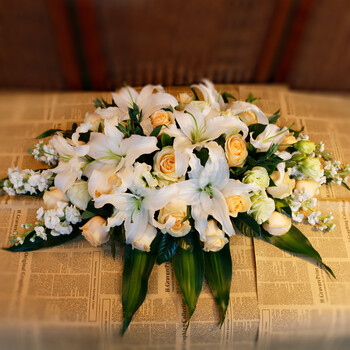 绿韵花田玫瑰百合演讲会议桌花台花宴会活动鲜