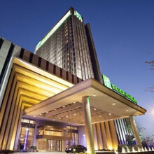 699元起/晚  苏州汇融广场假日酒店1晚+双早+双晚