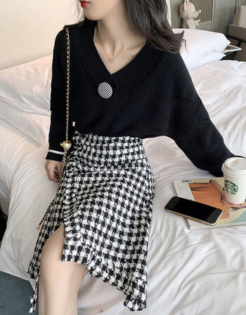 新品上市秋季套装女洋气减龄小香风小个子千鸟格开叉半身裙v领毛衣两