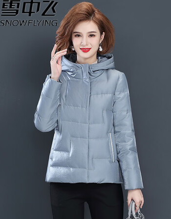 雪中飞中年妈妈秋冬羽绒服新款连帽短款时尚轻薄加厚40岁50岁女外套