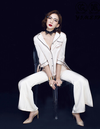 新款影楼摄影服装时尚个性写真女装摄影工作室个人写真艺术照服饰yjh