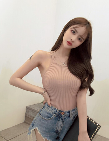 女装新品夏显胸大上衣紧身抖音同款衣女豆沙色挂脖吊带背心女夏 白色