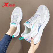 特步（XTEP）女鞋夏季跑步鞋女2025新款透氣網(wǎng)面軟底休閑老爹鞋旅游運(yùn)動(dòng)鞋子女 白淺粉 38