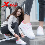 特步（XTEP）女鞋夏季板鞋新款防水小白鞋休閑滑板鞋冬白色旅游軟底運動鞋子女 白紅粉色 37