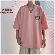 大魚界線 短袖男夏季原宿港風(fēng)t恤男ins超火上衣學(xué)生班服潮流百搭休閑大碼寬松半袖圓領(lǐng)體恤男士T恤男 粉色（口袋史迪仔） 3XL(160-180斤）