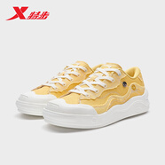 特步帆布鞋板鞋876218310020 秋葵黃 35