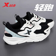 特步（XTEP）女鞋夏季軟底跑步鞋女2025新款減震透氣網(wǎng)面休閑鞋旅游運動鞋子女 白黑綠 35