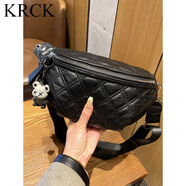 KRCK歐洲站包包女2025新款牛皮寬帶斜挎胸包ins輕奢運(yùn)動(dòng)單肩馬鞍包 黑色帶掛件