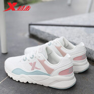 特步（XTEP）女鞋運(yùn)動(dòng)鞋子女跑步鞋新款軟底皮面夏秋季休閑鞋子舒適透氣跑鞋 白綠粉 39