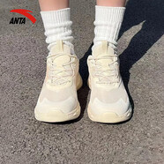 安踏（ANTA）女鞋綿綿彈軟底跑步跳繩鞋透氣鞋休閑跑步鞋運(yùn)動(dòng)鞋子女 燕麥白-3 37.5