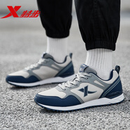 特步男鞋運動(dòng)鞋男冬季皮面復古耐磨休閑跑步鞋旅游慢跑鞋 鴿子灰/新中灰/新靛藍 44