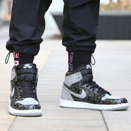 耐克（NIKE）【潮】aj男鞋籃球鞋秋季AirJordan1AJ1板鞋時(shí)尚百搭輕便運(yùn)動(dòng)鞋  555088-036/黑灰禁穿 42