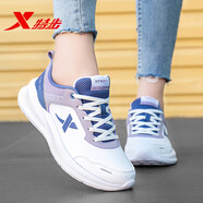 特步（XTEP）女鞋秋季皮面防水休閑跑步鞋秋季新款軟底輕質(zhì)跑鞋旅游運動(dòng)鞋子女 白紫藍(皮面防水) 35