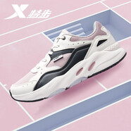 特步（XTEP）防潑水跑步鞋 I 女鞋運(yùn)動(dòng)鞋春夏季新款舒適輕便皮面潮流老爹鞋女 粉紅白 35