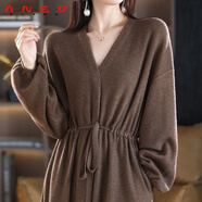 ANED時(shí)尚百搭連衣裙女中長(cháng)款時(shí)尚2025秋冬新款V領(lǐng)針織毛衣裙毛絨裙 淺咖色 均碼