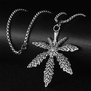 伊洛芙吊墜項(xiàng)鏈男潮男士項(xiàng)鏈子嘻哈掛墜配飾鈦鋼刻字網(wǎng)紅男生首飾毛衣鏈 楓葉 配鏈條