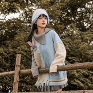 玉極虞秋冬新款麻花毛衣女針織衫半高斜領拼色上衣可愛朱迪裝飾甜美森女 藍白灰拼色毛衣 【有公仔】 L 105-115斤