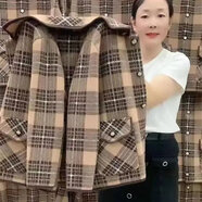 Lauaird 媽媽裝外套女春秋季短款中老年女格子春毛呢外套上衣潮