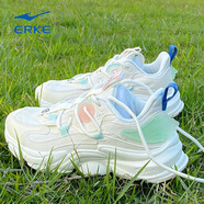 鴻星爾克（ERKE）鴻星爾克女鞋春夏季新款耐磨網(wǎng)面透氣跑步鞋輕便減震休閑運動(dòng)鞋子 橡芽白/淡涼綠 35