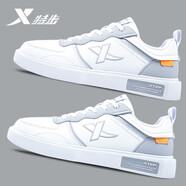 特步（XTEP）男鞋冬季白色板鞋男士秋冬新款低幫休閑小白鞋滑板鞋運動(dòng)鞋子男款 白灰色 39