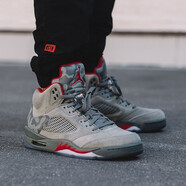 耐克（NIKE）男鞋AIR Jordan 5 AJ5火焰黑紅中幫復(fù)古休閑籃球鞋 136027-051 軍綠 40.5