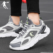 喬丹男鞋運動(dòng)鞋男2025冬季新款皮網(wǎng)面休閑鞋學(xué)生減震輕便戶(hù)外跑步鞋子 灰銀色/煤灰色-295【網(wǎng)面】 39